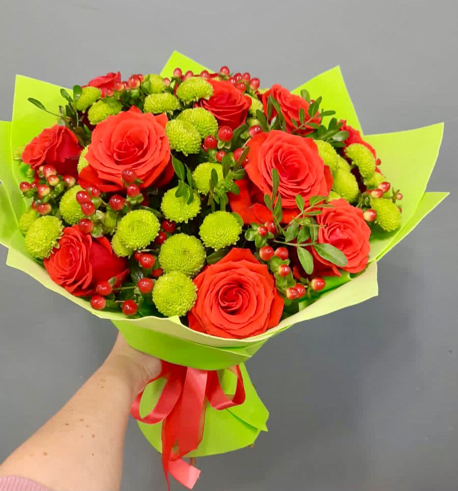 Букет цветов из: Хризантемы и Розы в Энергетиков