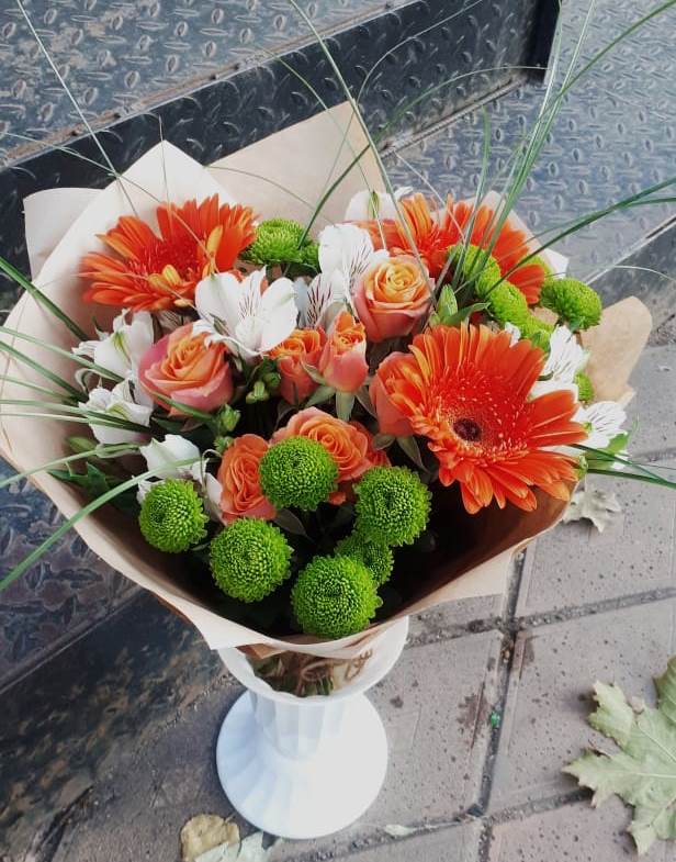 Букет цветов из: Герберы, Хризантемы, Альстромерии и Розы в Энергетиков