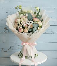 Букет цветов из:  Розы и Лизиантусы в Энергетиков