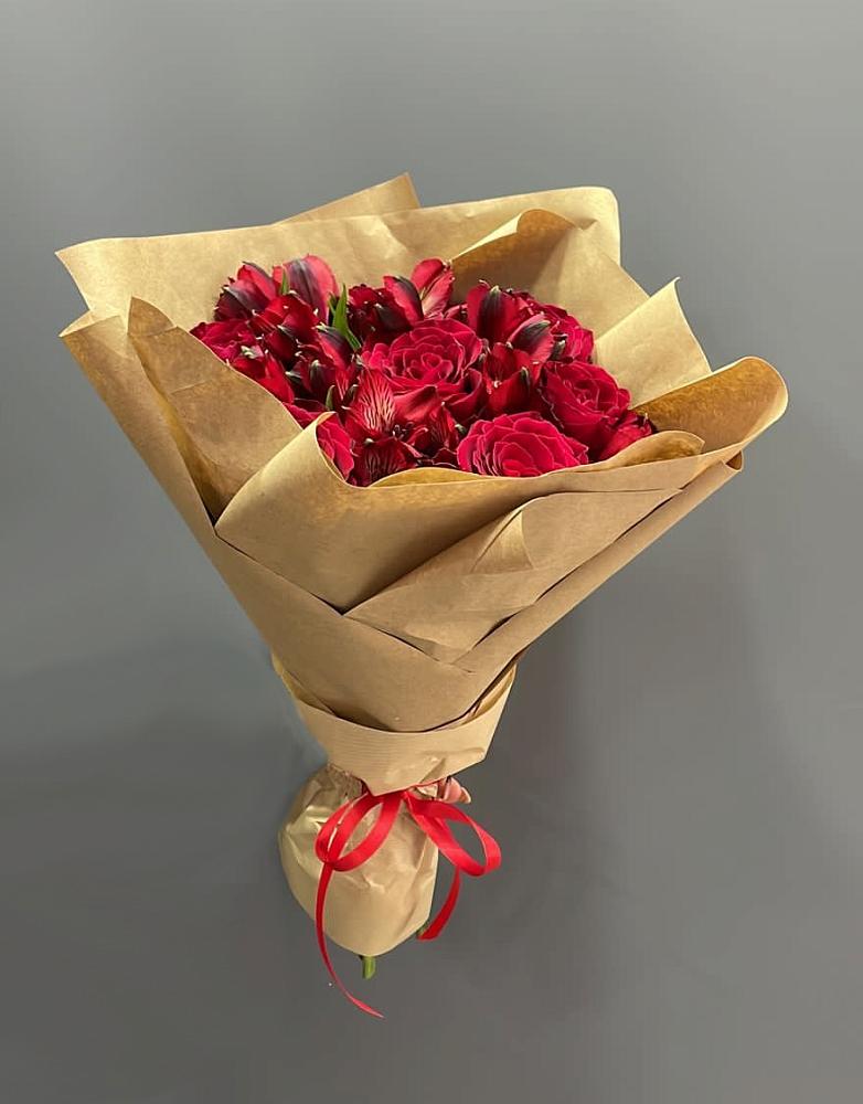 Букет цветов из: Альстромерии и Розы в Энергетиков