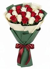 Букет Микс из красных и белых роз в Энергетиков