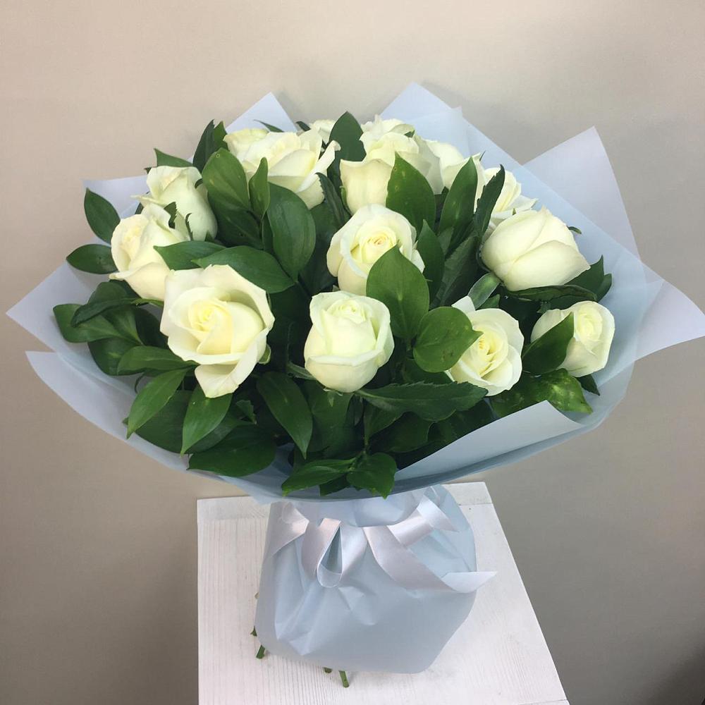Букет 15 Белых роз Проуд в Энергетиков
