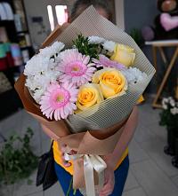 Букет цветов из:  Герберы, Розы и Хризантемы в Энергетиков