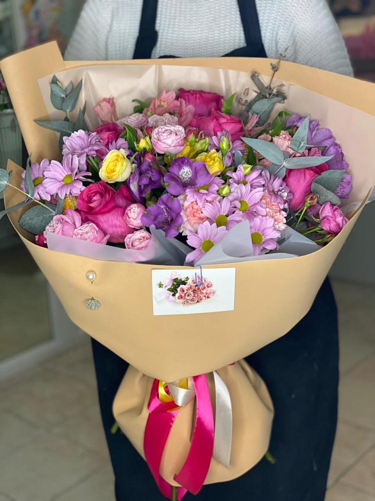 Букет цветов из: Хризантемы, Гвоздики и Альстромерии в Энергетиков