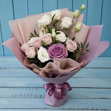 Букет цветов из:  Розы и Лизиантусы в Энергетиков