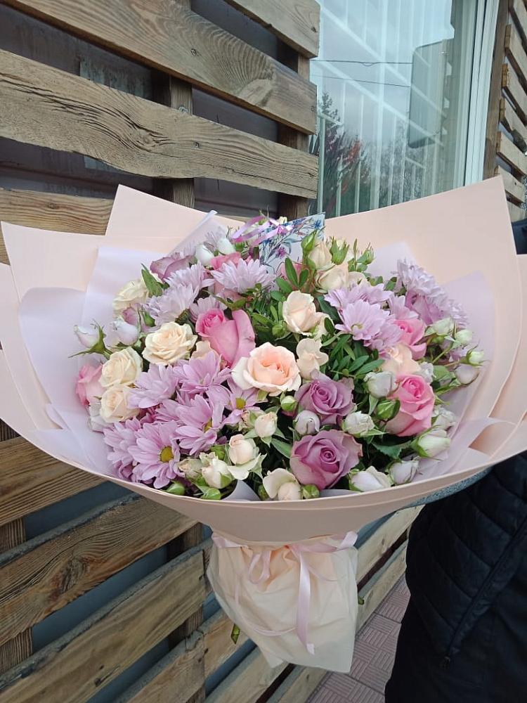 Букет цветов из: Розы и Хризантемы в Энергетиков