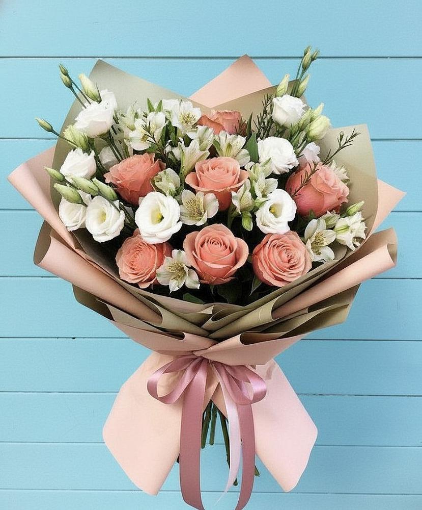 Букет цветов из: Розы, Альстромерии и Лизиантусы в Энергетиков