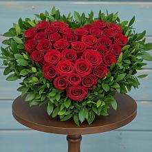 Цветочная композиция из Розы в виде сердца в Энергетиков