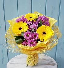 Букет цветов из:  Хризантемы и Герберы в Энергетиков