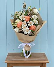 Букет цветов из:  Альстромерии, Лизиантусы, Розы и Хризантемы в Энергетиков