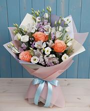 Букет цветов из:  Лизиантусы, Розы, Альстромерии и Гипсофила в Энергетиков