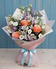 Букет цветов из:  Лизиантусы, Розы, Альстромерии и Гипсофила в Энергетиков