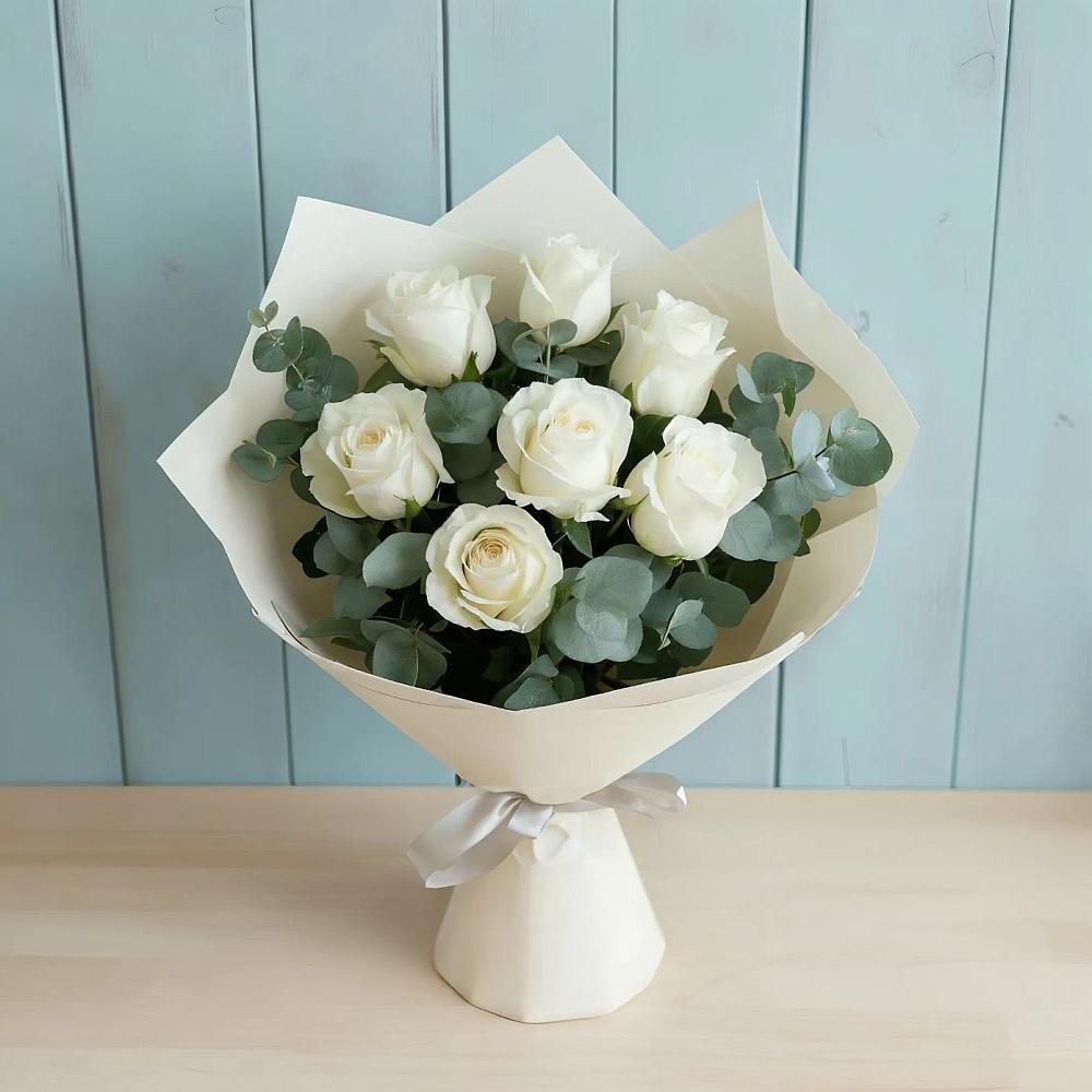 Букет Белые розы в Эвкалипте в Энергетиков