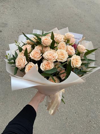 Букет Кремовые розы Латте в Энергетиков