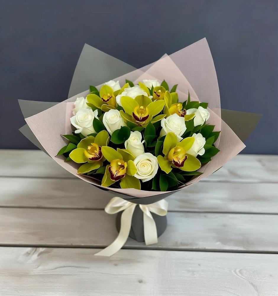 Букет цветов из: Орхидеи и Розы в Энергетиков