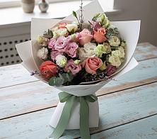 Букет цветов из:  Розы, Лизиантусы и Гвоздики в Энергетиков