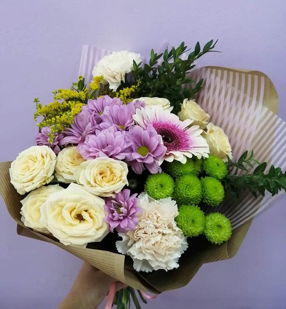 Букет цветов из: Хризантемы, Розы, Гвоздики и Герберы в Энергетиков