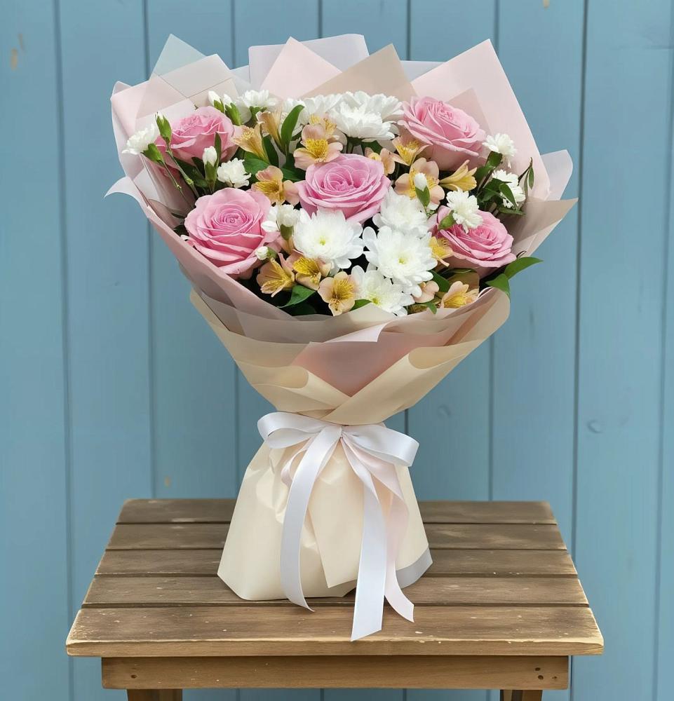 Букет цветов из: Гвоздики, Орхидеи и Розы в Энергетиков