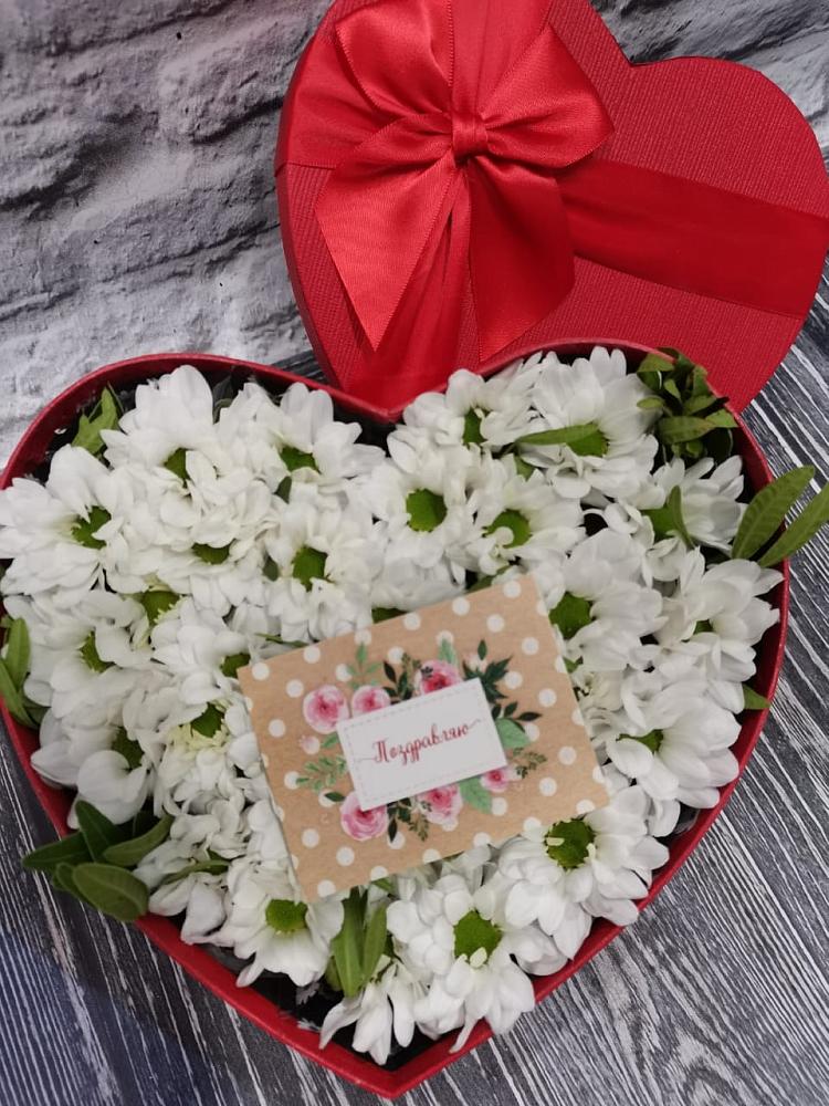 Цветочная композиция из Хризантемы в виде сердца в Энергетиков