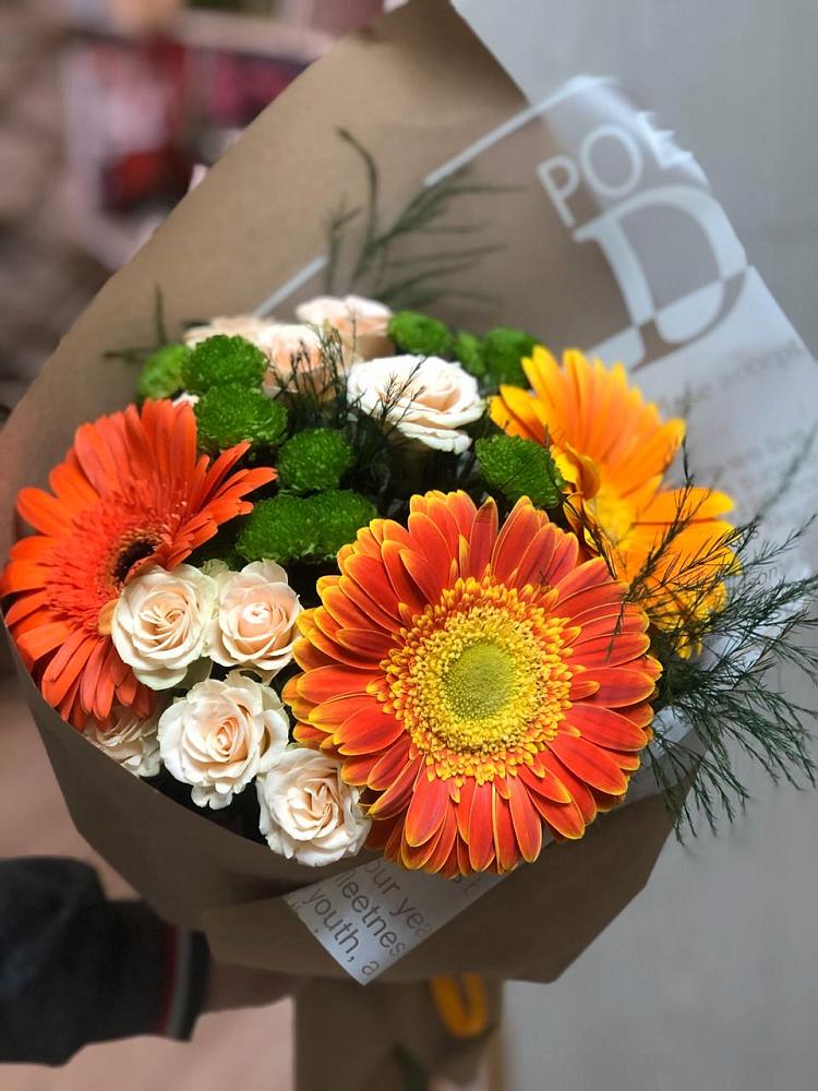 Букет цветов из: Герберы, Хризантемы и Розы в Энергетиков