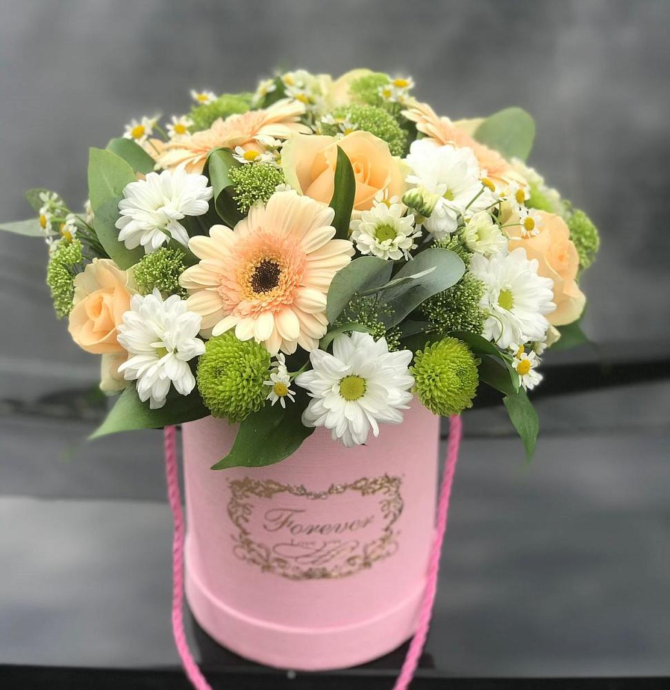 Цветочная композиция из Розы, Герберы и Хризантемы в шляпной коробке в Энергетиков