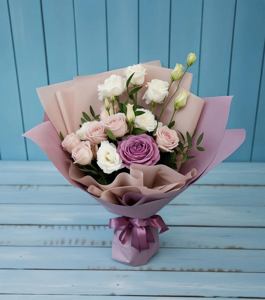 Букет цветов из: Розы и Лизиантусы в Энергетиков